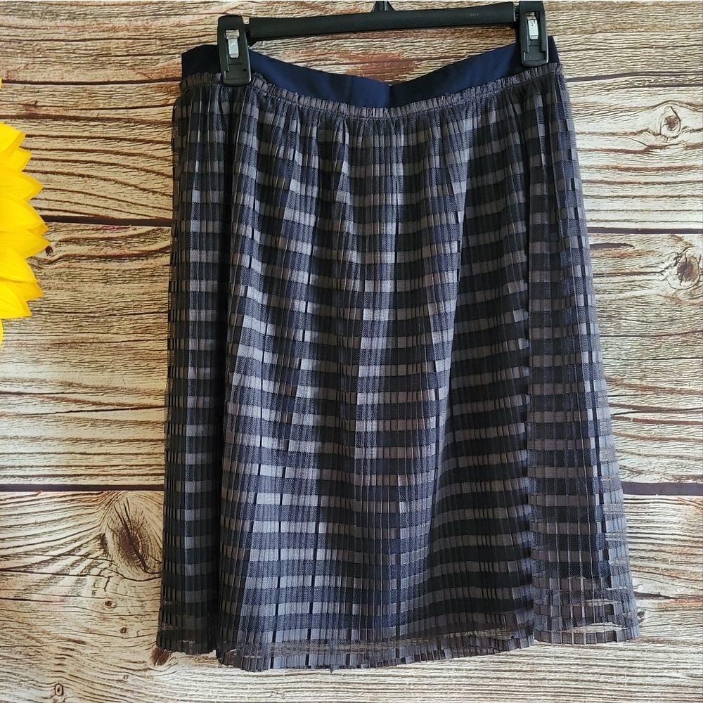 Signature Studio Women's lovely lace skirt NWT